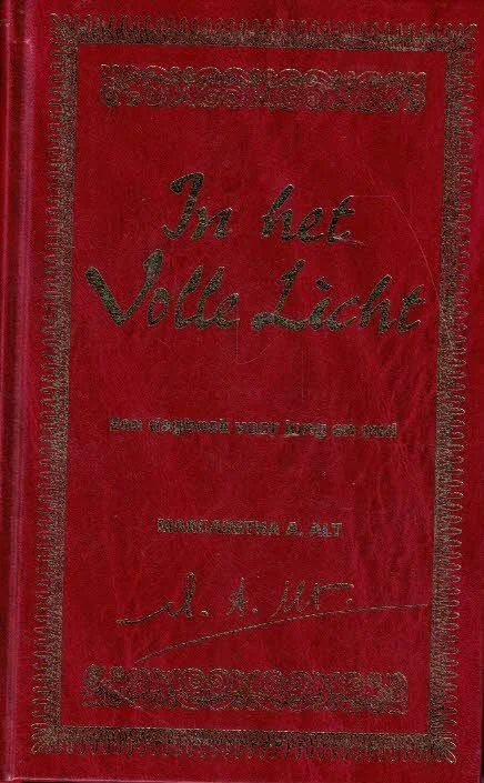 Dagaanbieding In het Volle Licht : een dagboek voor jong en oud – Margaretha A. Alt (11e druk Rood)