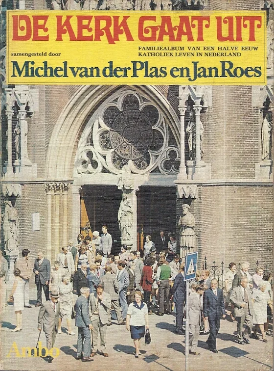 Uitverkoop De kerk gaat uit : Familiealbum van een halve eeuw Katholiek leven in Nederland – Michel van der Plas en Jan Roes