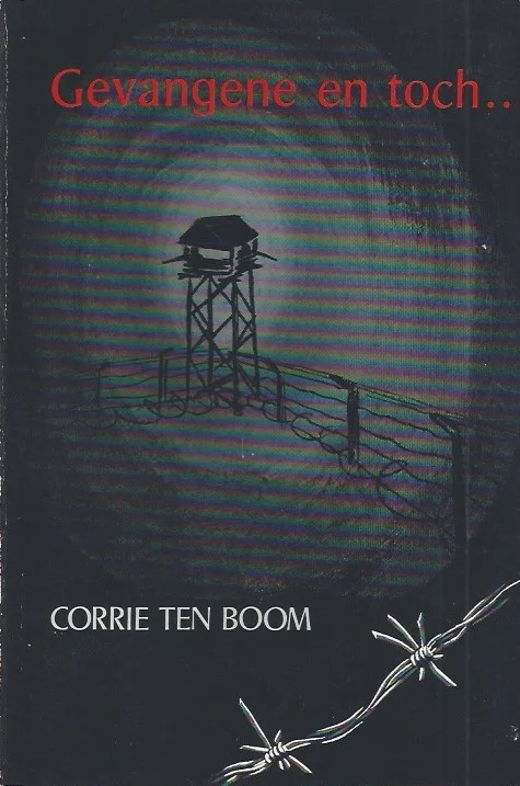 Gevangene en toch … : herinneringen uit Scheveningen, Vught en Ravensbrück – Corrie ten Boom (Paperback, ELK 1960) Lage Prijs