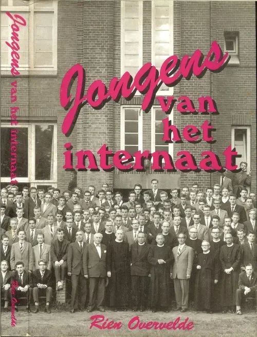 Aanbieding Jongens van het internaat Rien Overvelde met zwart wit foto’s
