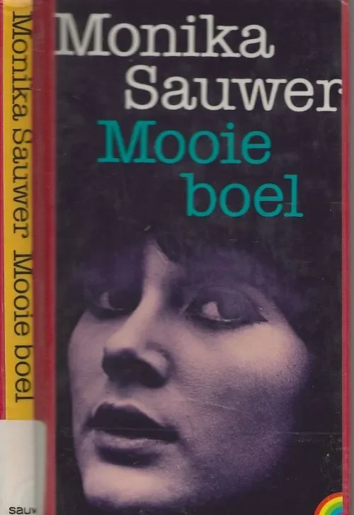 Mooie BoelMonika Sauwer (pseudoniem. van Yolanda Noordhoek-Nusselder geb. 1946) ontving in 1978 voor deze bundel de Gouden Ezelsoorprijs voor het best verkochte debuut. De verhalen gaan over verschillende episodes uit het leven Lage Kosten