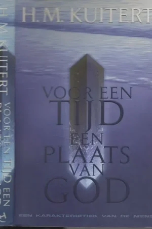 Korting Voor een tijd een plaats van God – Een karakteristiek van de mens Dr. Harry Kuitert was van 1967 tot 1989 hoogleraar theologie.
