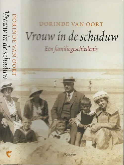 Vrouw in de schaduw Een familiegeschiedenisOort, Dorinde van Boekverzorging Marry van Baar Foto auteur Chris van Houts Merkproduct