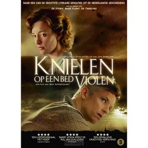 Knielen Op Een Bed Van Violen Op = Op