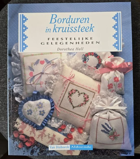 Gereduceerde Prijs BORDUREN IN KRUISSTEEK FEESTEL